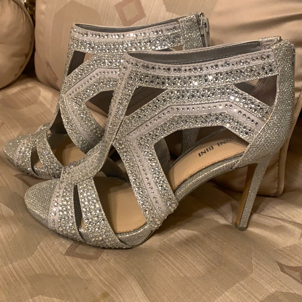 New!!!! Gianni Bini Rhinestone heels size 8